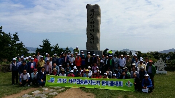 신안군 농촌지도자 자연환경 캠페인 앞장서...'청정 신안 만들기 선두에 농촌지도자 동참' 2