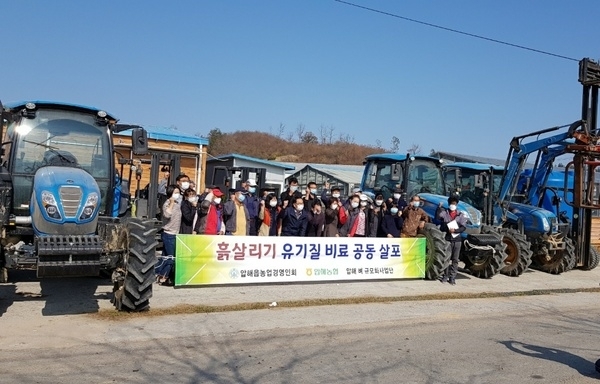 신안군, 압해읍 농업경영인회 200여ha 비료 공동살포 1