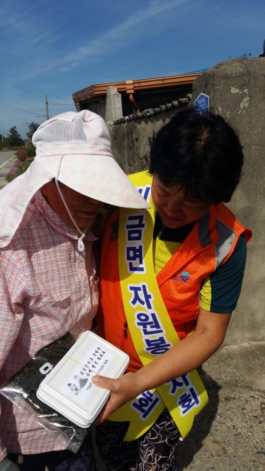 비금면 자원봉사자회, 어려운 이웃 위문.