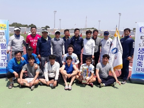 신안군, 제13회 전라남도지사기 생활체육 축구대제전 우승..