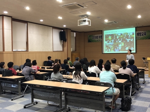 신안군, 어린이집 보육교직원 성폭력 및 아동학대 예방교육 실시1