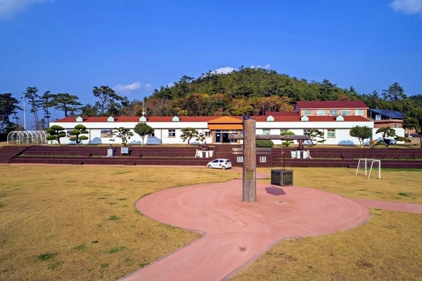 '신안군, 한국 최초로 “섬마을 인생학교” 문 연다'..2일 , 도초도에서 개교식...“신안군을 인생학교 메카로 만들 것”1