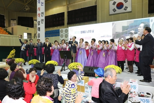 신안군, 어르신의 축제 ‘노인의 날’ 성황리 마무리..