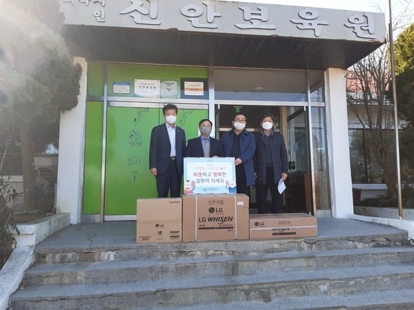 1004섬 신안군, 설 맞이 사회복지시설 위문..'지역기업체 릴레이 기부 위문으로 나눔열기 후끈!'1