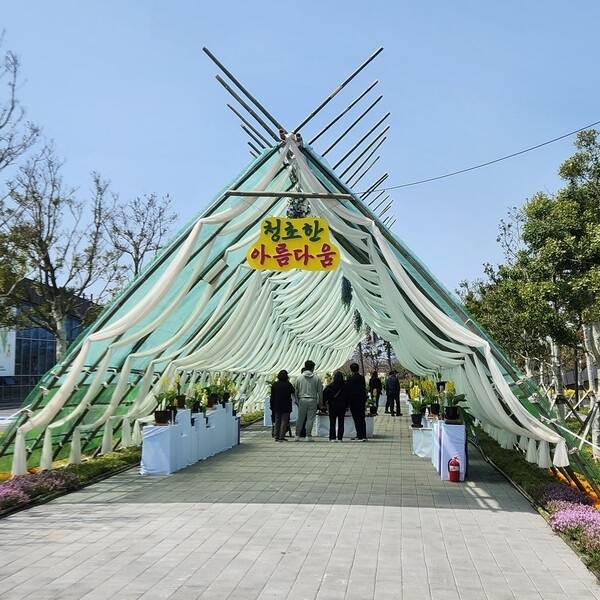 신안군 ‘2023 전국 새우란(蘭) 축제’ 5천여 명 다녀가..'새우란! 국민에게 한 걸음 다가가는 효과 톡톡'1